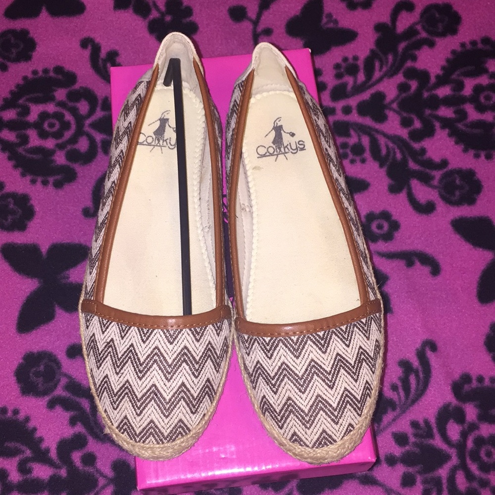 Women casual shoe.